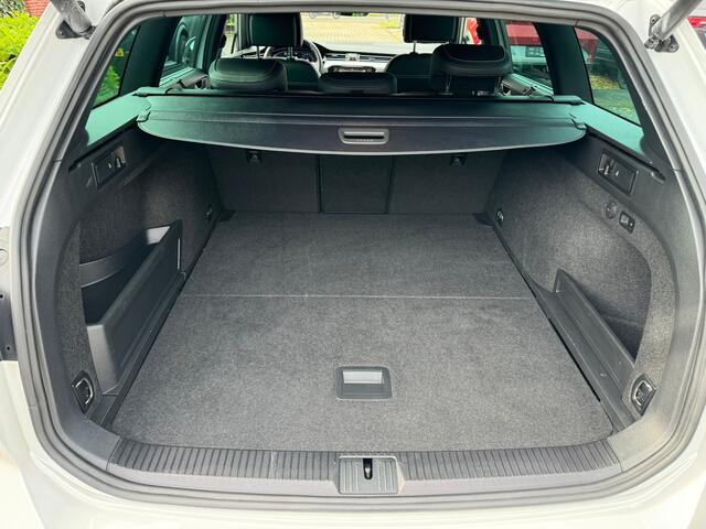 Volkswagen PASSAT Variant 1.4 TSI PHEV GTE Business trekhaak, virtual cockpit, navi, cruise
