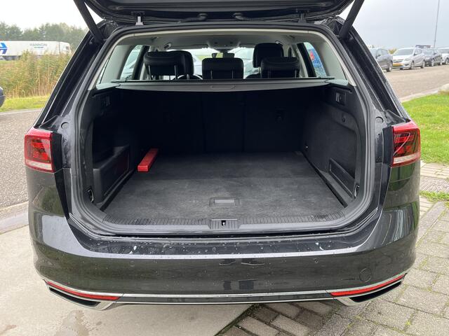 Volkswagen PASSAT Variant 1.4 TSI PHEV GTE Business 220PK / Adaptive Cruise / Stoel+Stuurverwarming / Camera / Applecarplay - Androidauto /