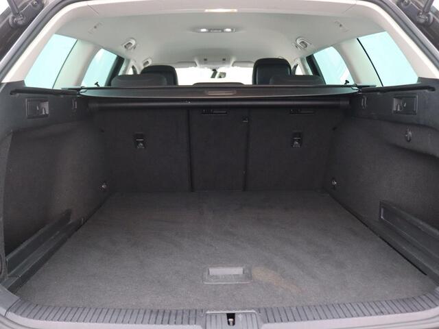 Volkswagen PASSAT Variant 1.4 TSI ACT Comfortline Business 150PK Trekhaak, Clima, PDC voor + achter, Navi, Stoelverwarming, 17" LM Velgen, Adaptieve Cruise Control