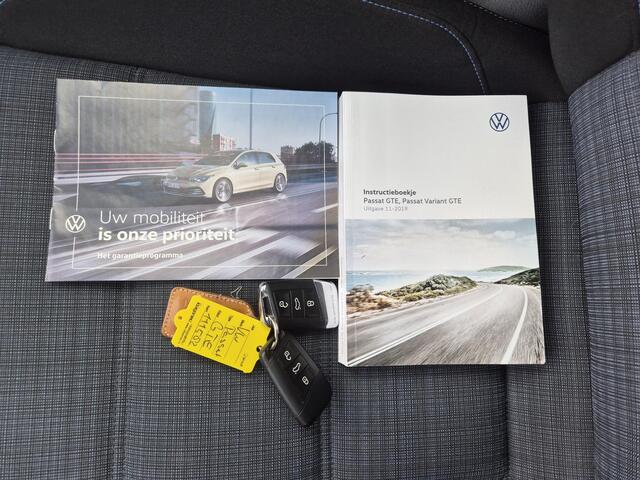 Volkswagen PASSAT Variant 1.4 TSI DSG6 GTE Business Automaat / Pack Adventure / Trekgewicht 1600 kg / Elektrisch wegklapbare trekhaak / Glazen schuif- en kanteldak / Elektrische achterklep / Achteruitrijcamera / Keyless Entry/Start / Stoelverwarming /