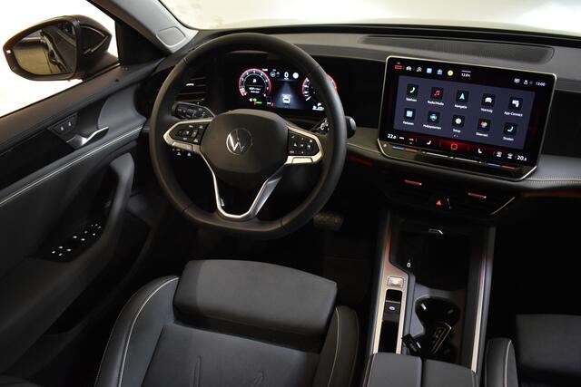 Volkswagen PASSAT Variant 1.5 eTSI 150PK DSG BUSINESS 360-CAMERA/ALCANTARA/TREKHAAK