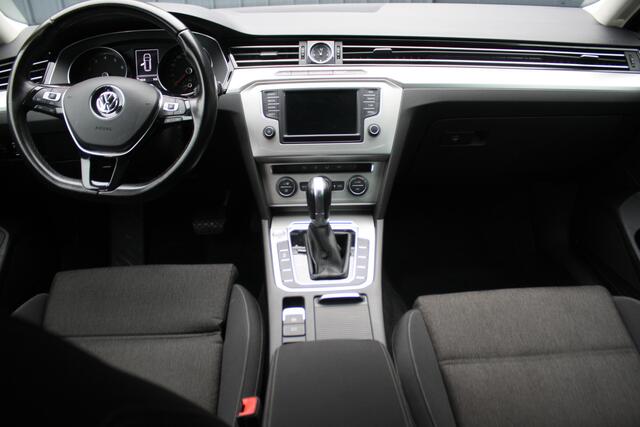 Volkswagen PASSAT Variant 1.4 TSI Comfortline Business - AUTOMAAT - TREKHAAK - NAVIGATIE