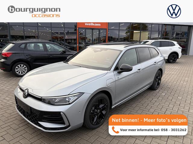 Volkswagen PASSAT Variant 1.5 eHybrid 272 Pk Automaat R-Line Edition | Trekhaak | 360° Camera | Panoramadak | Digitale Cockpit | Sporstoelen | Adaptive Cruise | Head-up | Carplay | 18 Inch | 13.658 Km!!