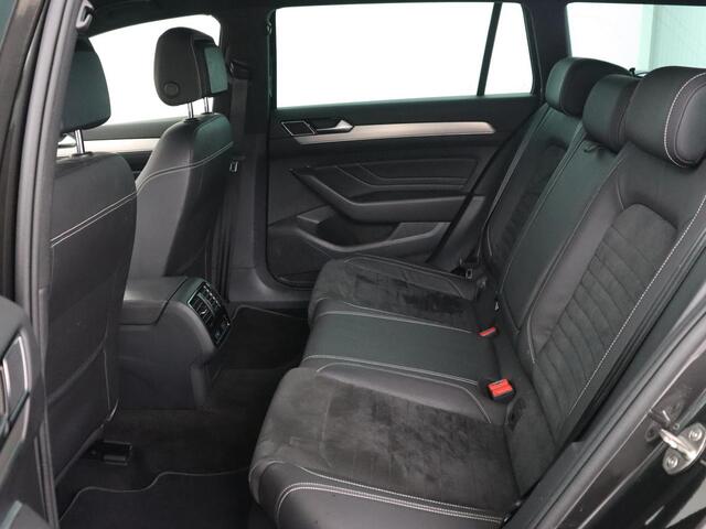 Volkswagen PASSAT 1.5 TSI Elegance Business R | Leder/Alcantara | Stoelverwarming | Trekhaak | Adaptive cruise | Matrix LED | Keyless | Carplay | Navigatie | Virtual Cockpit | Parkeerhulp | R Line