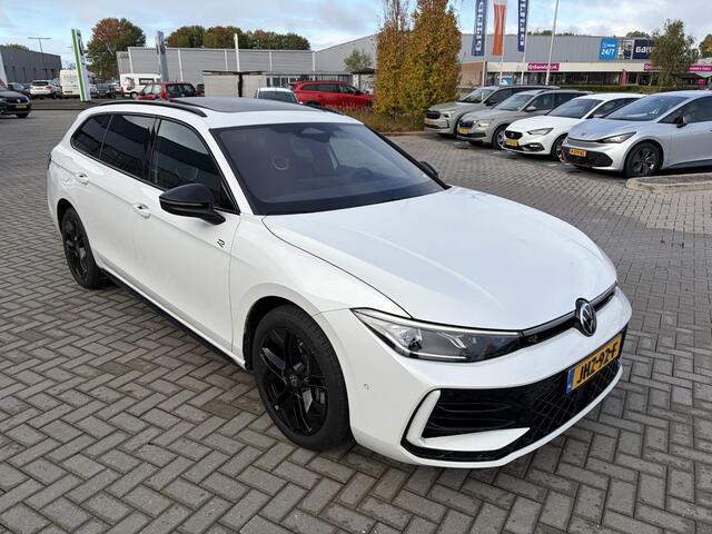 Volkswagen PASSAT Variant 1.5 eHybrid 272 Pk Automaat R-Line Edition | Matrix LED | Panoramadak | Head-Up | Black Style | Trekhaak | 18" | 19.087 Km!!