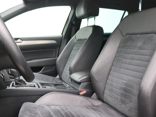Volkswagen PASSAT Variant 1.4 TSI ACT Highline Business R 150PK DSG Virtual Cockpit, Trekhaak, 18" LM Velgen, Achteruitrijcamera, Navi Discover Pro, Adaptieve Cruise Controle, Clima