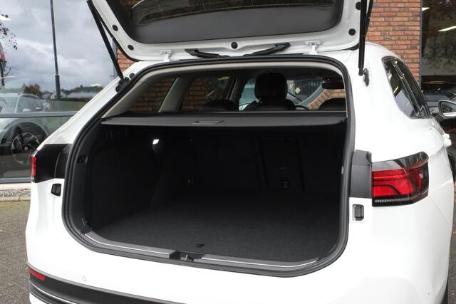 Volkswagen PASSAT Variant 1.5 eHybrid Elegance Business Trekhaak, Headup display, 360° Camera