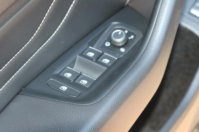 Volkswagen PASSAT 1.5 TSI HIGHLINE, trekhaak, JAAR BOVAG GARANTIE