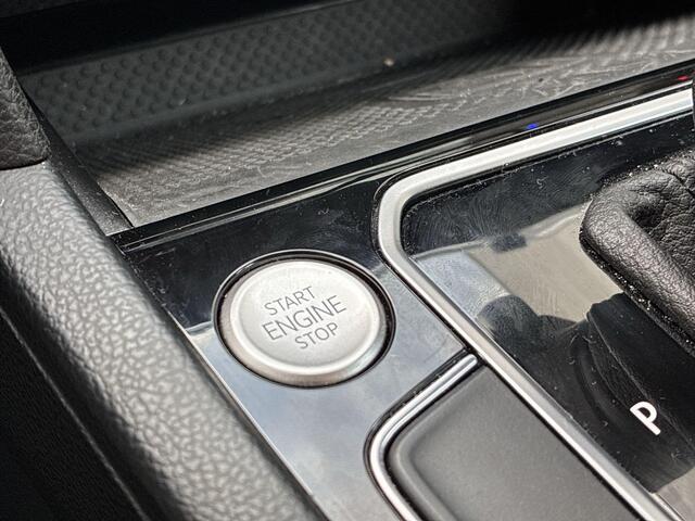 Volkswagen PASSAT Variant 1.5 TSI 150pk DSG Business · Camera · Apple/Android Car Play · ACC · Verkeersbord detectie · Alarmklasse 3 · Elek. Lendensteun + Rugleuning Bestuurder · Garantie t/m 16-03-2027 of 100.000km