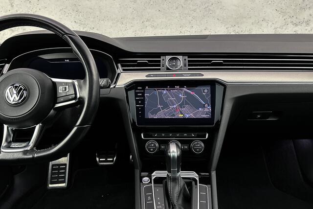 Volkswagen PASSAT Variant 1.4 TSI Highline Business R | Panoramadak | Stoelverwarming | Lederen bekleding | Trekhaak