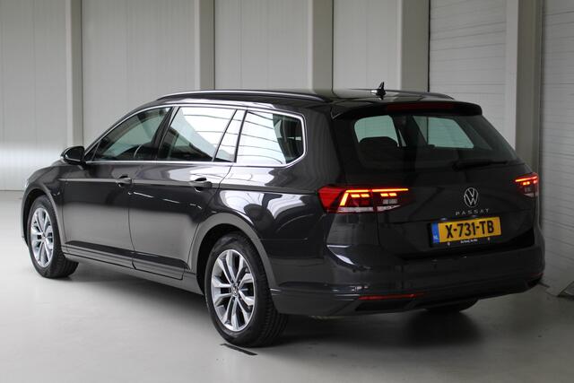Volkswagen PASSAT Variant 1.5 TSI DSG Navigatie | Camera | Ergocomfort Stoel | Lichtmetalen Velgen
