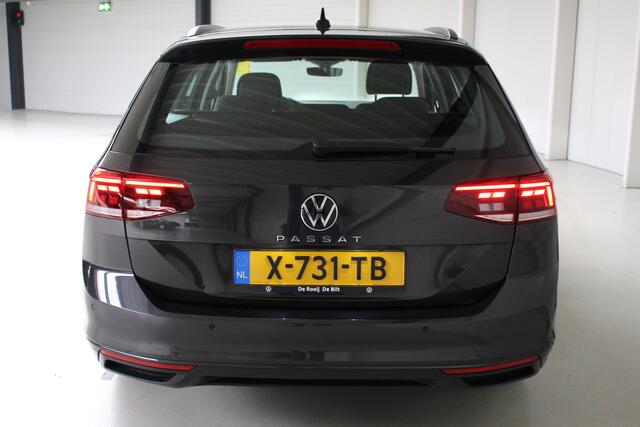 Volkswagen PASSAT Variant 1.5 TSI DSG Navigatie | Camera | Ergocomfort Stoel | Lichtmetalen Velgen