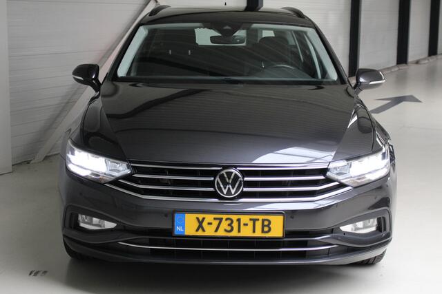 Volkswagen PASSAT Variant 1.5 TSI DSG Navigatie | Camera | Ergocomfort Stoel | Lichtmetalen Velgen