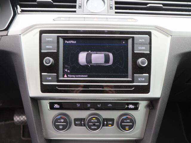 Volkswagen PASSAT 1.5 TSi 150 Pk Automaat Comfortline | Adaptive Cruise | Climate Control | Bluetooth | 16 Inch | 96.708 Km!