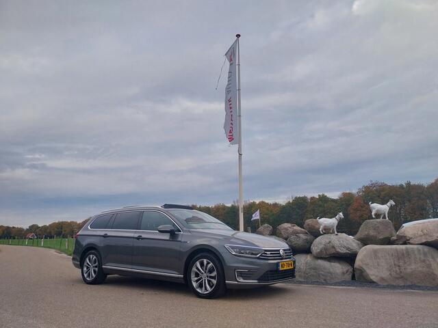 Volkswagen PASSAT Variant 1.4 TSI GTE Highline PANO DAK CAMERA ADAPT CRUISE ALCANTARA LED NAVI ECC TREKHAAK