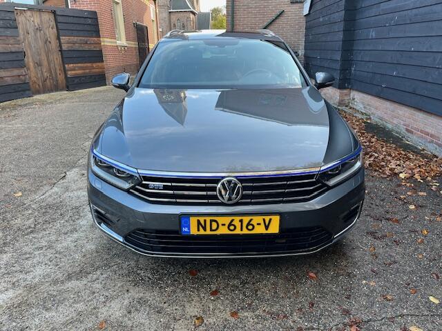 Volkswagen PASSAT Variant 1.4 TSI GTE Connected Series Plus Panorama dak ,donkere hemel,virtual cockpit,