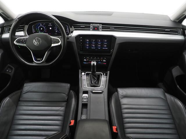 Volkswagen PASSAT Variant 1.4 TSI PHEV GTE R-Line | Panoramadak | Trekhaak | Massage | Adaptive Cruise | Camera | Carplay