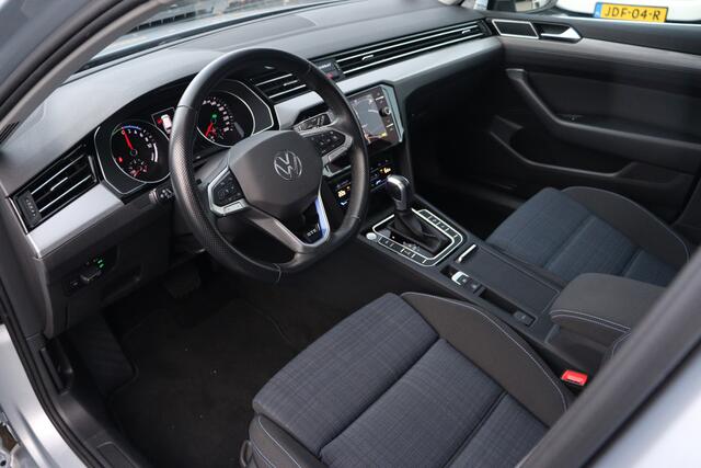 Volkswagen PASSAT Variant 1.4 TSI PHEV GTE Business | Pano | Trekhaak | Camera |