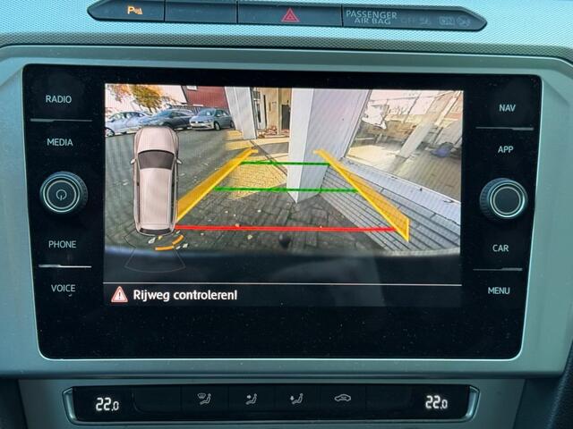 Volkswagen PASSAT 1.6 TDI 120PK Comfortline Aut. Navi Camera Trekhaak NW APK!