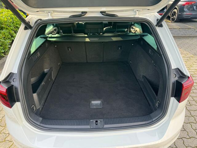 Volkswagen PASSAT Variant 1.4 TSI PHEV GTE Business virtual cockpit, head up, pano, trekhaak