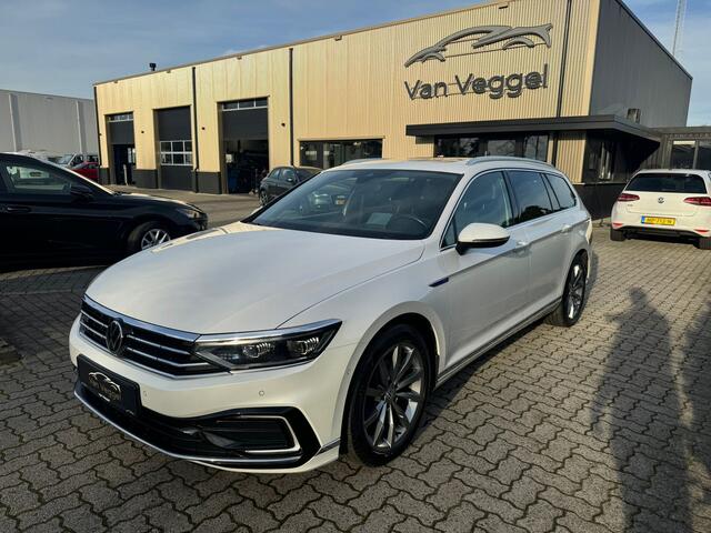 Volkswagen PASSAT Variant 1.4 TSI PHEV GTE Business virtual cockpit, head up, pano, trekhaak
