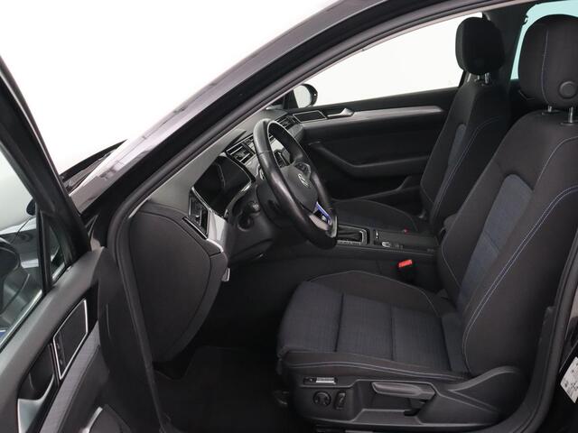 Volkswagen PASSAT 1.4 TSI PHEV GTE | 360 Camera | Stoelverwarming | Massage | Carplay | Matrix LED | Side Assist | Adaptief Onderstel | 18'' | Navigatie | Parkeerhulp | Adaptive cruise | Plug In