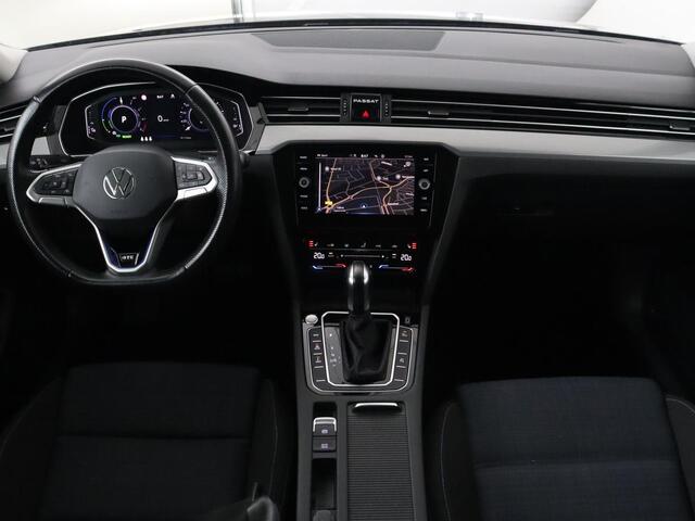 Volkswagen PASSAT 1.4 TSI PHEV GTE | 360 Camera | Stoelverwarming | Massage | Carplay | Matrix LED | Side Assist | Adaptief Onderstel | 18'' | Navigatie | Parkeerhulp | Adaptive cruise | Plug In