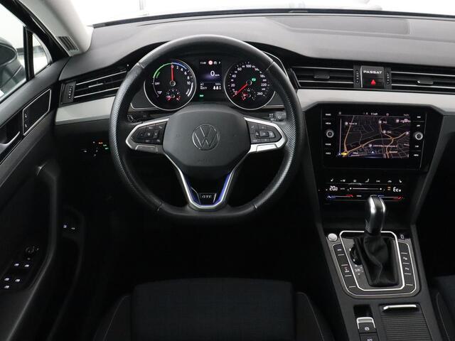 Volkswagen PASSAT 1.4 TSI PHEV GTE | Trekhaak | Stoelverwarming | Massage | Camera | Carplay | Adaptive cruise | Side Assist | Matrix LED | Navigatie | Parkeerhulp | Plug In