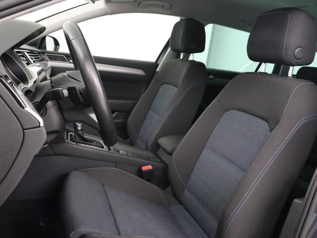 Volkswagen PASSAT 1.4 TSI PHEV GTE | Trekhaak | Stoelverwarming | Massage | Camera | Carplay | Adaptive cruise | Side Assist | Matrix LED | Navigatie | Parkeerhulp | Plug In