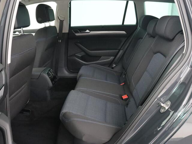 Volkswagen PASSAT 1.4 TSI PHEV GTE | Trekhaak | Stoelverwarming | Massage | Camera | Carplay | Adaptive cruise | Side Assist | Matrix LED | Navigatie | Parkeerhulp | Plug In