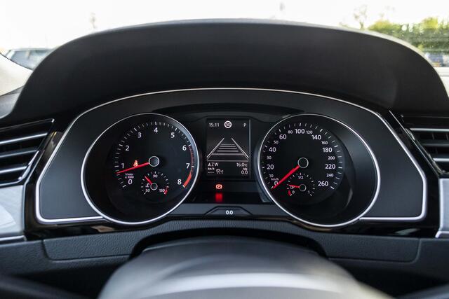 Volkswagen PASSAT Variant 1.5 TSI Comfort Business | Pano | Camera | Trekhaak