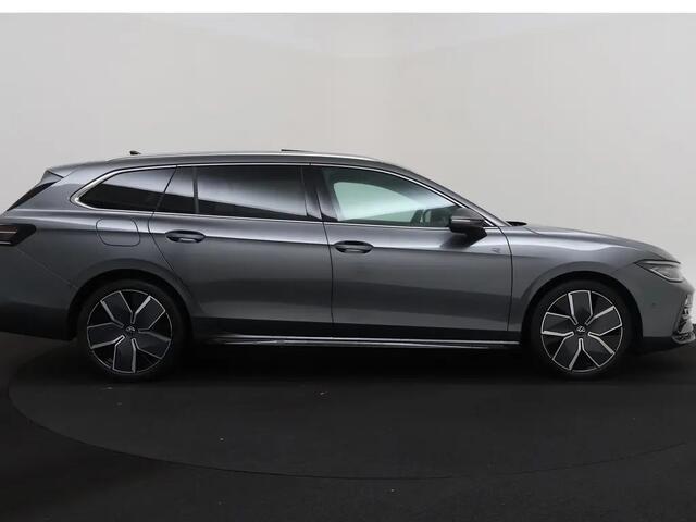 Volkswagen PASSAT Variant 1.5 eTSI R-Line Edition 150pk | Pano | IQ.Light | ACC | Ergo active + massage