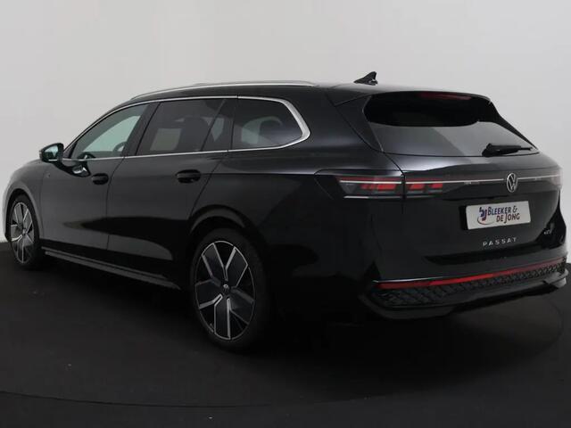 Volkswagen PASSAT Variant 1.5 eTSI R-Line Edition 150pk | Pano | IQ.Light | ACC | Ergo active + massage