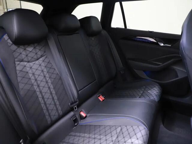 Volkswagen PASSAT Variant 1.5 eTSI R-Line Edition 150pk | Pano | IQ.Light | ACC | Ergo active + massage