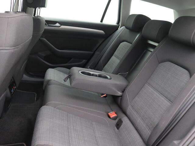 Volkswagen PASSAT Variant 1.5 TSI Comfort Business 150PK DSG Achteruitrijcamera, Navi, Stoelverwarming, Clima, Adaptieve Cruise Controle, 17" LM Velgen