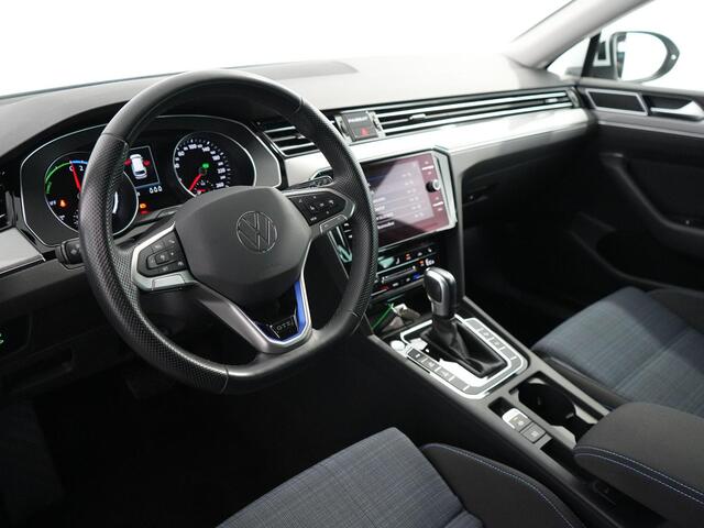 Volkswagen PASSAT 1.4 TSI PHEV GTE Business | Matrix IQ | Zwenkhaak | Carplay | 18inch |