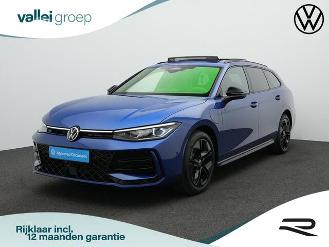 Volkswagen PASSAT Variant 1.5 eHybrid 272 pk DSG R-Line Edition | Panoramadak | Trekhaak | Adaptief onderstel | Head-up display | IQ Light | Achteruitrijcamera
