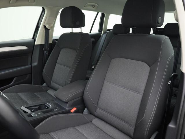 Volkswagen PASSAT Variant 1.4TSI/125PK DSG Comfortline Business · Navigatie · Apple Car Play · Camera + Parkeersensoren