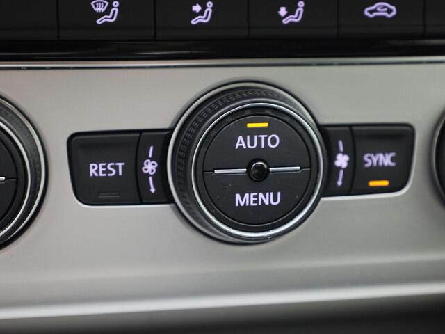 Volkswagen PASSAT Variant 1.4TSI/125PK DSG Comfortline Business · Navigatie · Apple Car Play · Camera + Parkeersensoren