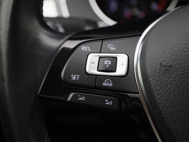 Volkswagen PASSAT Variant 1.4TSI/125PK DSG Comfortline Business · Navigatie · Apple Car Play · Camera + Parkeersensoren