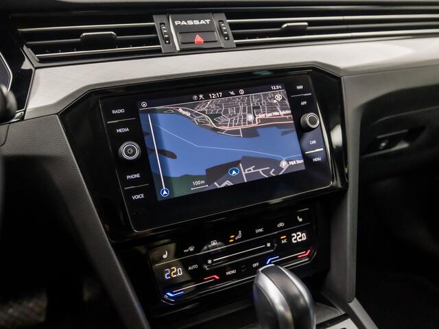 Volkswagen PASSAT Variant 1.4 TSI PHEV GTE 218Pk Automaat (VIRTUAL COCKPIT, GROOT NAVI, TREKHAAK, STOELVERWARMING, CAMERA, KEYLESS, SPORTSTOELEN, GETINT GLAS, ELEK ACHTERKLEP, NIEUWSTAAT)