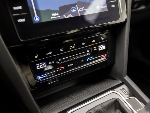 Volkswagen PASSAT Variant 1.4 TSI PHEV GTE 218Pk Automaat (VIRTUAL COCKPIT, GROOT NAVI, TREKHAAK, STOELVERWARMING, CAMERA, KEYLESS, SPORTSTOELEN, GETINT GLAS, ELEK ACHTERKLEP, NIEUWSTAAT)