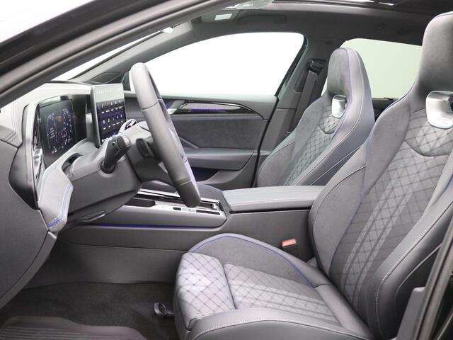 Volkswagen PASSAT Variant 1.5 eHybrid R-Line Edition 272PK DSG Matrix led, trekhaak, side assist, schuif-kanteldak, keyless, elek. bedienbare achterklep, stoelverwarming voor & achter, stuurwielverwarming, 19" lichtmetaal, adaptive cruise