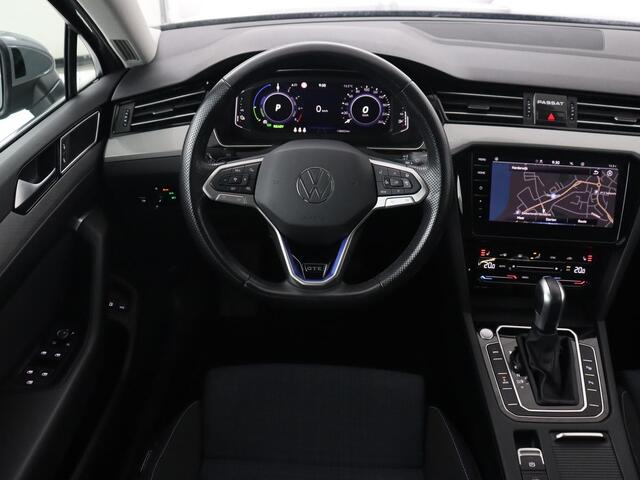Volkswagen PASSAT 1.4 TSI PHEV GTE | Trekhaak | Stoelverwarming | Massage | Virtual Cockpit | Matrix LED | Camera | Adaptive cruise | Carplay | Navigatie | Parkeerhulp | Plug In