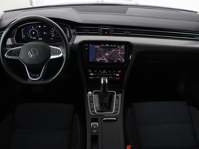 Volkswagen PASSAT 1.4 TSI PHEV GTE | Trekhaak | Stoelverwarming | Massage | Virtual Cockpit | Matrix LED | Camera | Adaptive cruise | Carplay | Navigatie | Parkeerhulp | Plug In