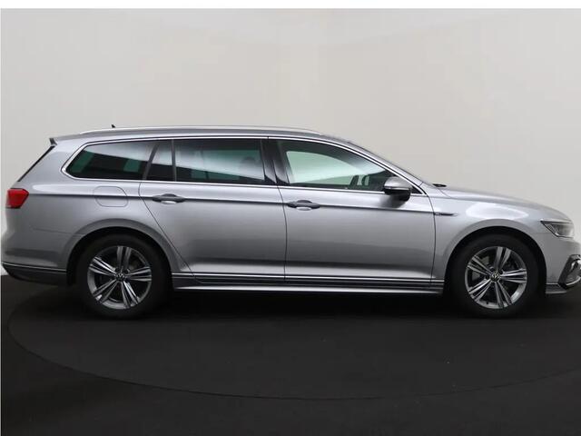 Volkswagen PASSAT Variant 1.5 TSI R-Line Business + | Clima | Winterpakket | 01-2022 104.241 KM