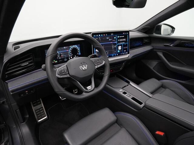 Volkswagen PASSAT Variant 1.5 eHybrid 272 pk DSG R-Line Edition | Panoramadak | Trekhaak | Leder | Geheugen-/massagestoelen | Adaptief onderstel | Harman/Kardon | Head-up display | Rondomzicht camera