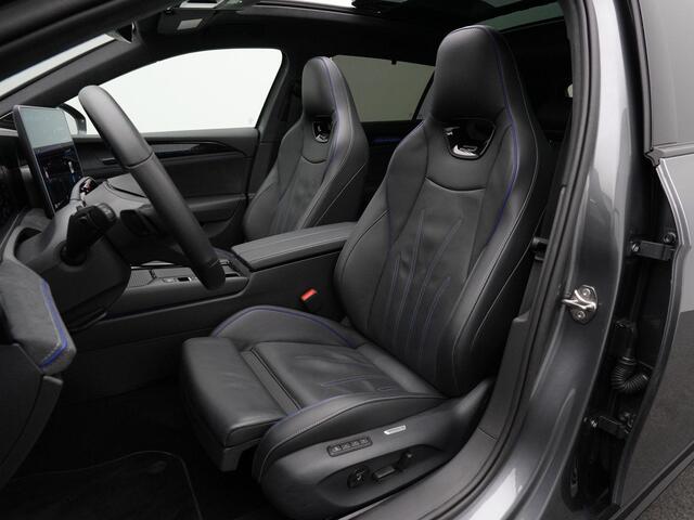 Volkswagen PASSAT Variant 1.5 eHybrid 272 pk DSG R-Line Edition | Panoramadak | Trekhaak | Leder | Geheugen-/massagestoelen | Adaptief onderstel | Harman/Kardon | Head-up display | Rondomzicht camera