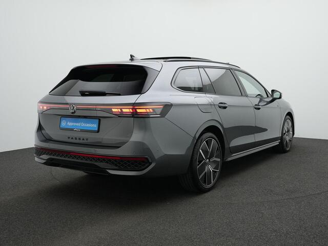 Volkswagen PASSAT Variant 1.5 eHybrid 272 pk DSG R-Line Edition | Panoramadak | Trekhaak | Leder | Geheugen-/massagestoelen | Adaptief onderstel | Harman/Kardon | Head-up display | Rondomzicht camera