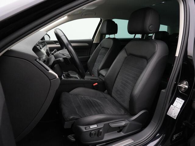 Volkswagen PASSAT Variant 1.5 TSI 150 pk DSG Highline Business | Achteruitrijcamera | Navigatie | Stoelverwarming | Leder/alcantara | Adaptive Cruise